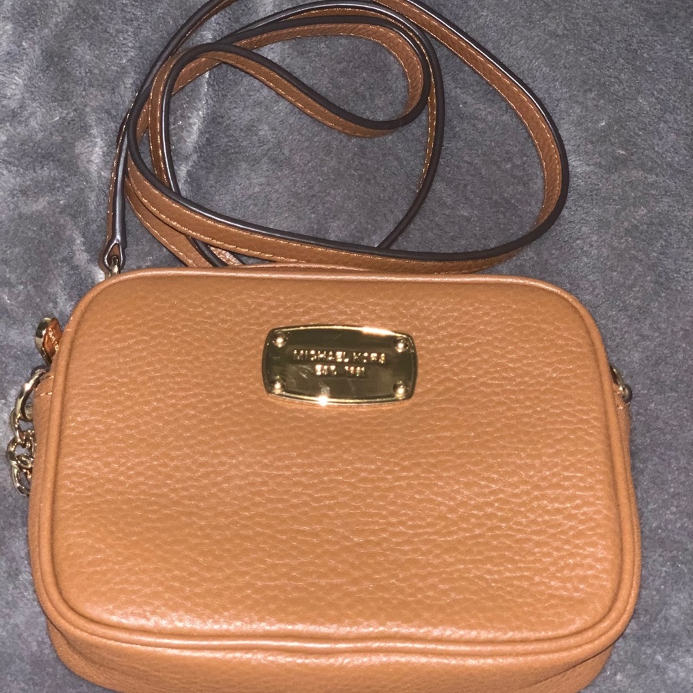 *Authentic* Small Michael Kors Crossbody